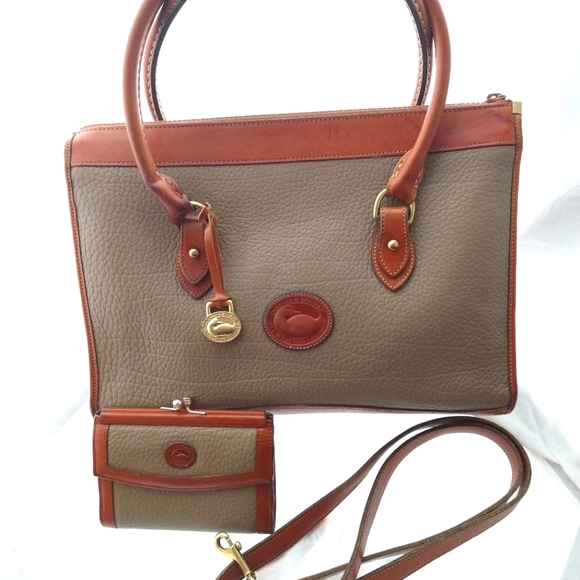 Dooney & Bourke Handbags - Vintage Dooney & Bourke Satchel Set EUC ❤️